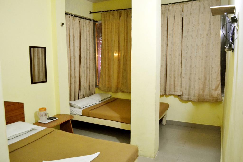 Galaxy Comforts Hotel Mysore Exterior photo