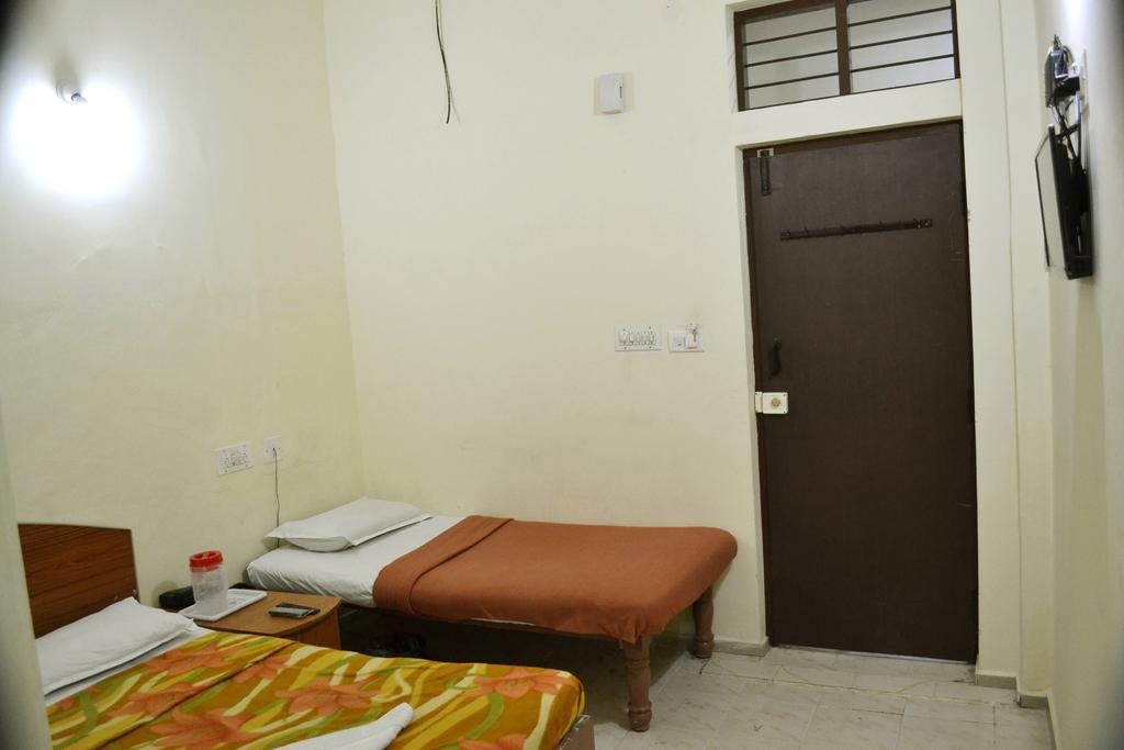 Galaxy Comforts Hotel Mysore Exterior photo